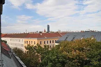 Urban Flats Vienna Danube Hotel